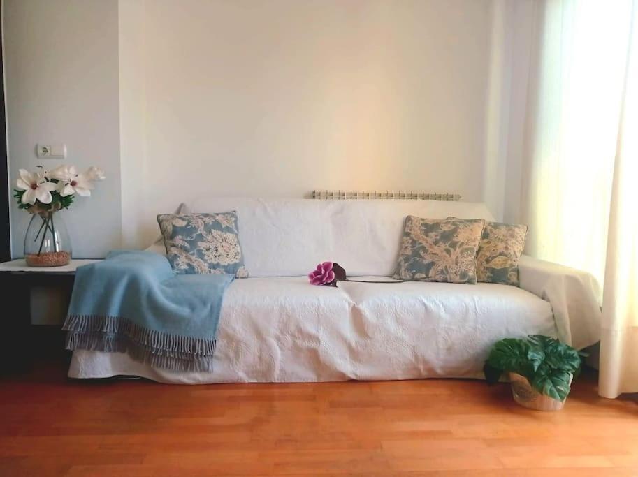 Acogedor Apartamento Con Piscina Y Garaje Apartman Huesca Kültér fotó