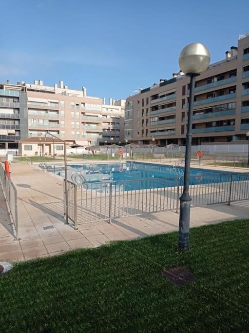 Acogedor Apartamento Con Piscina Y Garaje Apartman Huesca Kültér fotó