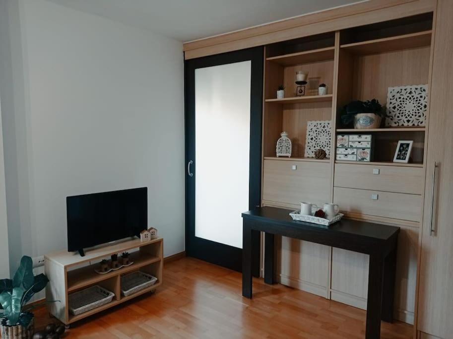 Acogedor Apartamento Con Piscina Y Garaje Apartman Huesca Kültér fotó